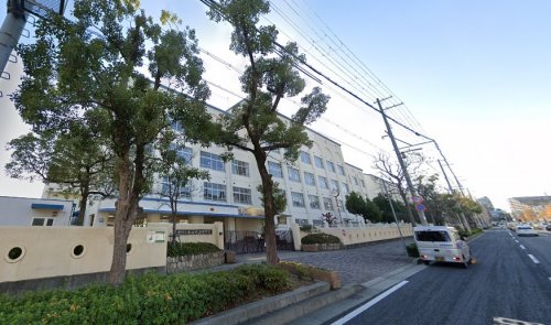 中学校　神戸市立本山中学校（中学校）まで811m