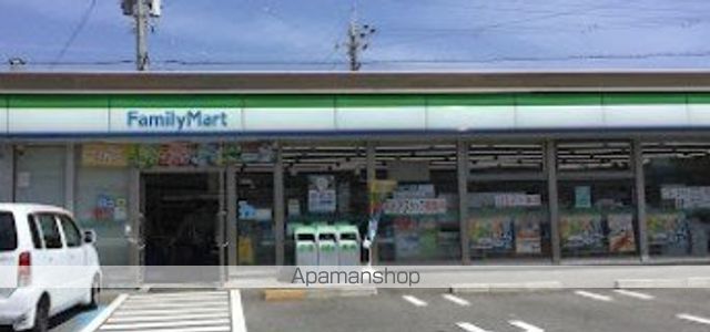 コンビニ　ファミリーマート和歌山園部店（コンビニ）まで582m