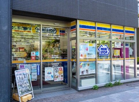 コンビニ　ミニストップ 上野池之端店（コンビニ）まで398m