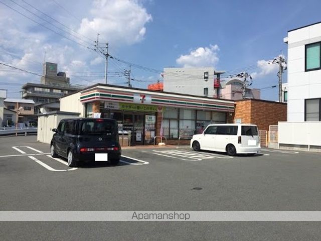 コンビニ　セブンイレブン（コンビニ）まで617m
