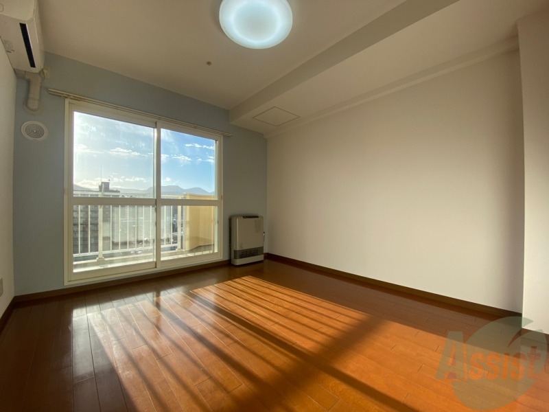 居室・リビング　広くてキレイなお部屋が広がっていて、充実した生活が送れそう。