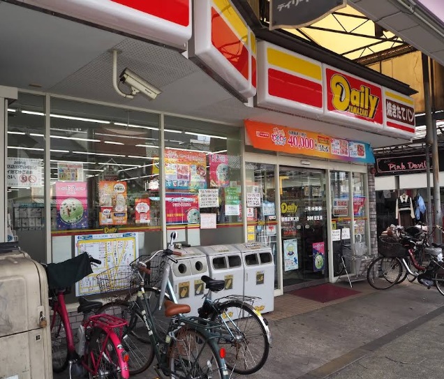 コンビニ　デイリーヤマザキ 鶴橋駅東口店（コンビニ）まで211m