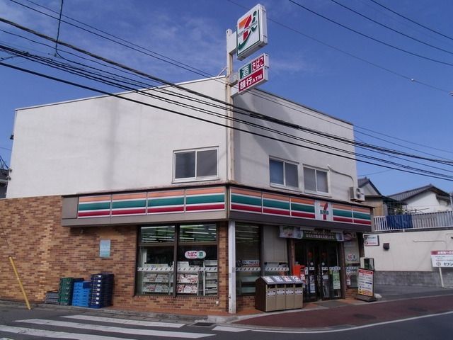 コンビニ　セブンイレブン（コンビニ）まで169m