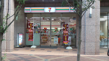 コンビニ　セブン－イレブン港区三田１丁目店（コンビニ）まで161m