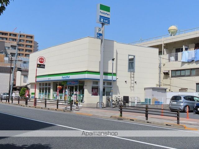 コンビニ　ファミリーマート（コンビニ）まで690m