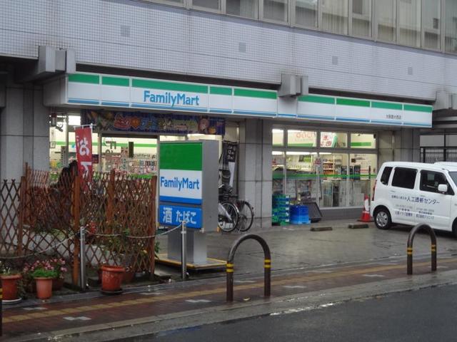 コンビニ　ファミリーマート大阪商大西店（コンビニ）まで617m