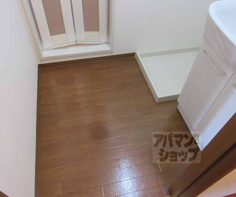 洗面設備　脱衣所も広め
