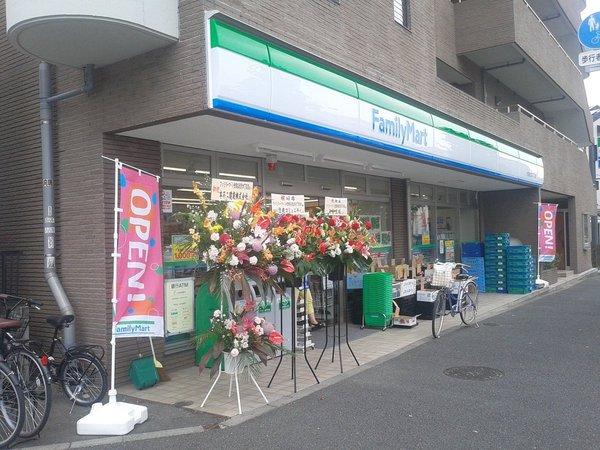 コンビニ　ファミリーマート 世田谷北沢四丁目店（コンビニ）まで260m