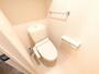 トイレ　温水シャワー付きトイレです
