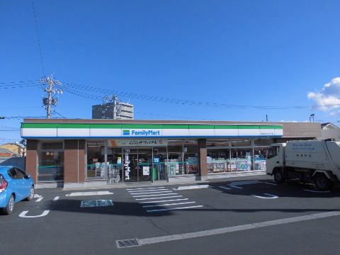 その他　ファミリーマート津市ヨットハーバー店（その他）まで577m