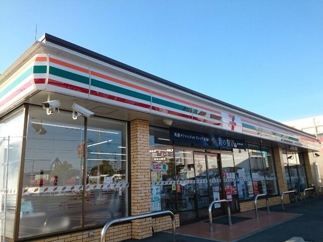コンビニ　セブンイレブン上中居町店（コンビニ）まで800m
