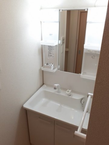 洗面設備　コンパクトで使いやすい洗面所