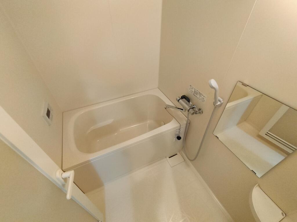 バス・シャワールーム　※同建物の別のお部屋の写真です。