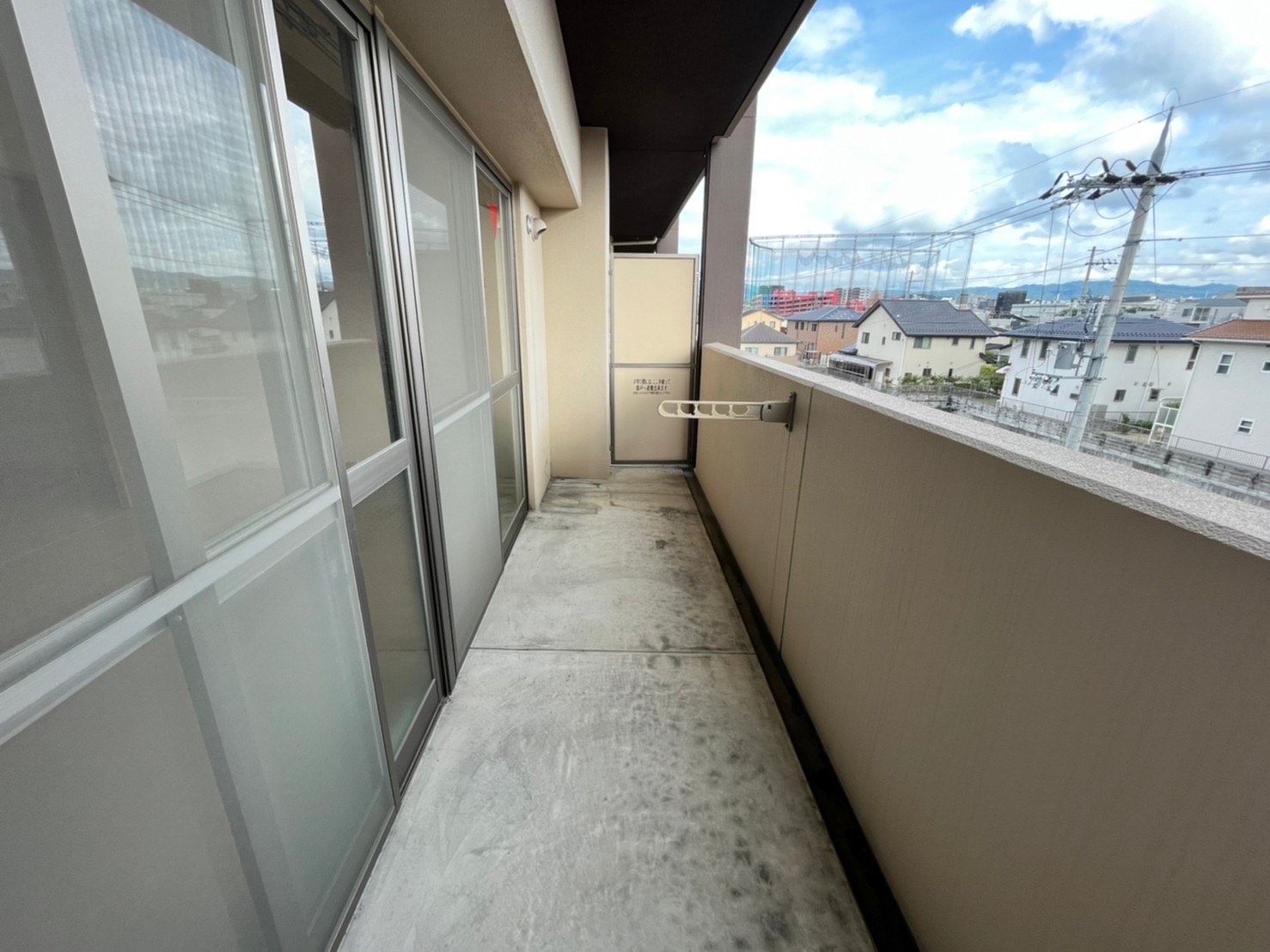 バルコニー　※同建物の別のお部屋の写真です。