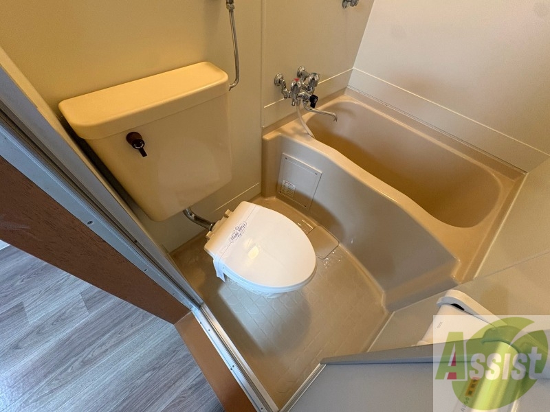 トイレ　こちらはトイレです。清潔感があり、安心して使用できます。