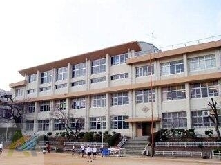 小学校　神戸市立長田小学校（小学校）まで32m
