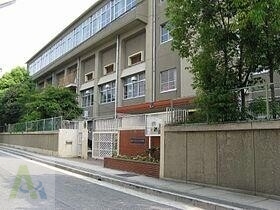 中学校　神戸市立高取台中学校（中学校）まで591m