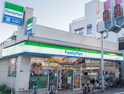 コンビニ　ファミリーマート大島中央銀座店（コンビニ）まで214m