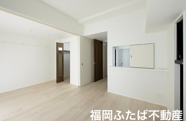 エンクレスト博多MATEの居間写真