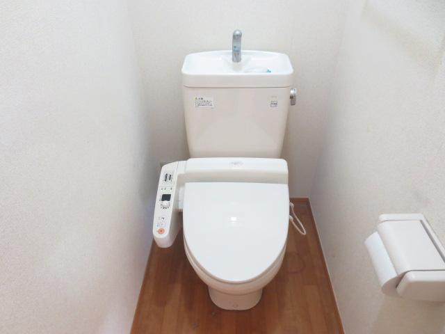 トイレ　快適な温水洗浄便座付き