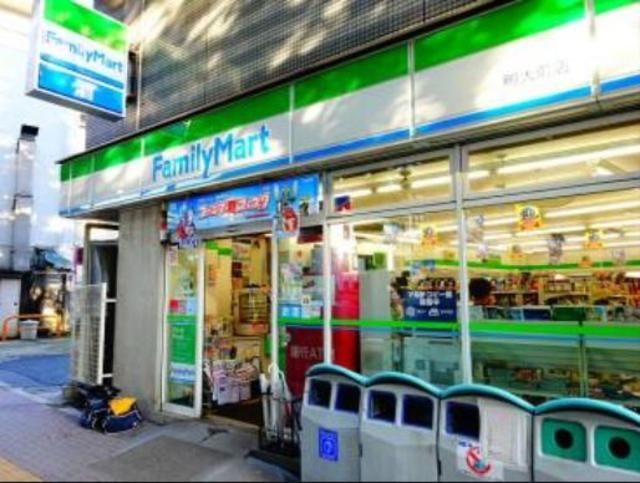コンビニ　ファミリーマート（コンビニ）まで378m