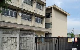 中学校　守口市立庭窪中学校（中学校）まで694m