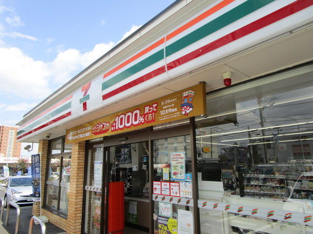 コンビニ　セブンイレブン（コンビニ）まで399m