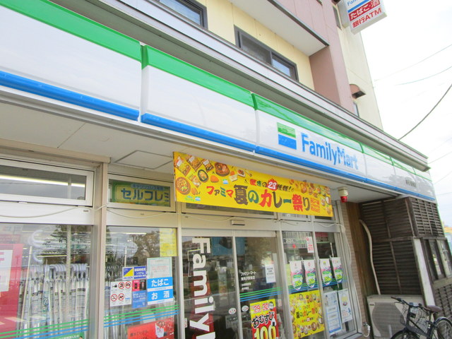 コンビニ　ファミリーマート（コンビニ）まで570m