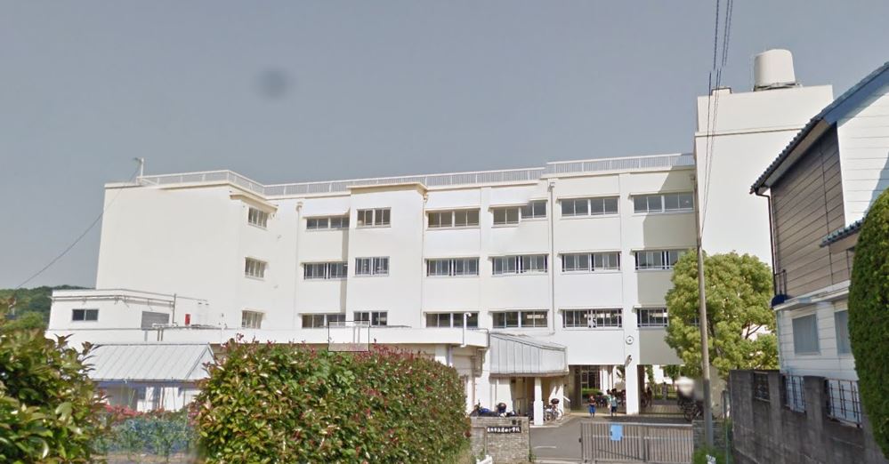 小学校　横浜市立荏田小学校（小学校）まで1355m