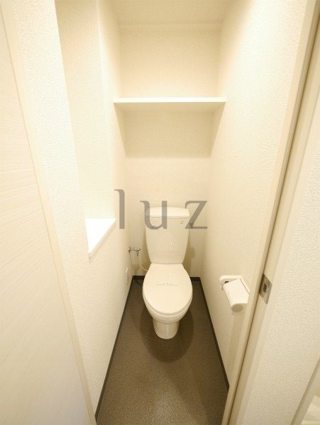 トイレ　温水洗浄便座付きのトイレです。