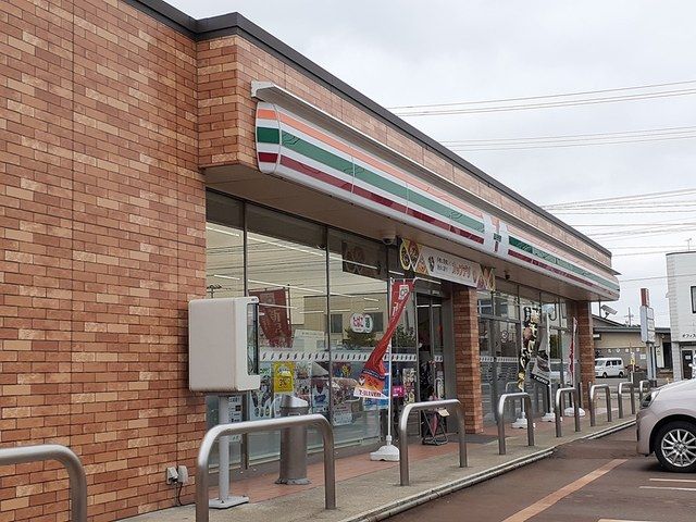 コンビニ　セブンイレブン上越高土町店（コンビニ）まで572m