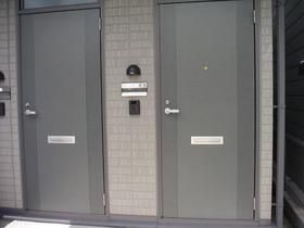 エントランス　落ち着いたエントランスです