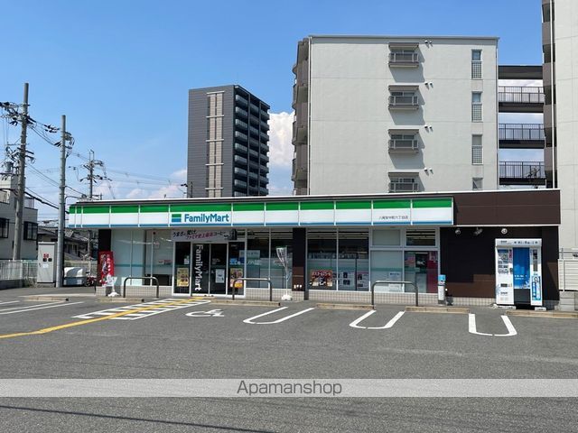 コンビニ　ファミリーマート八尾安中町六丁目店（コンビニ）まで881m