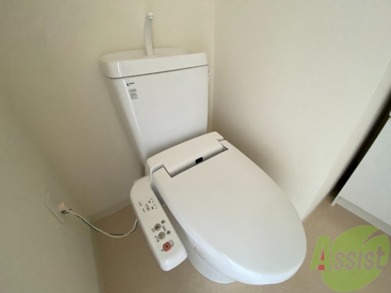 トイレ　嬉しいウォシュレット機能付きです。シャワートイレは便利ですね