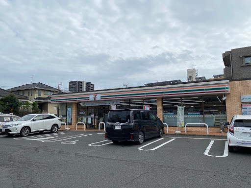 コンビニ　セブンイレブン（コンビニ）まで372m