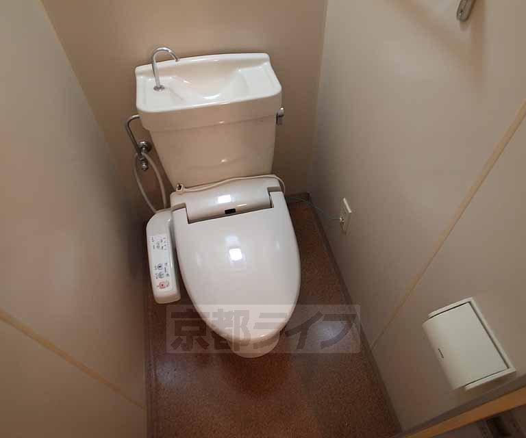 トイレ　ウォシュレット付きのトイレです・