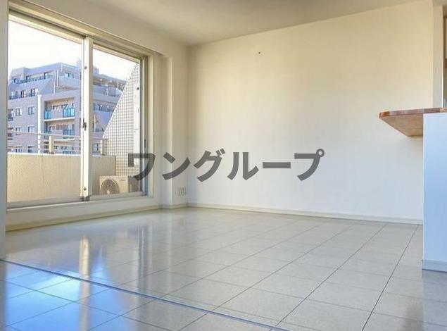 グランベル日暮里アスリアの居間写真