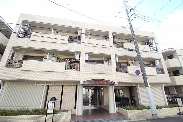建物外観　居住者専用のごみ置き場があります♪