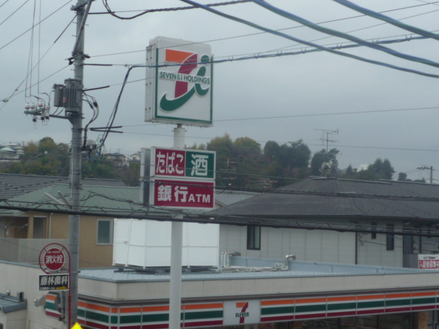 コンビニ　セブンイレブン東本浦店（コンビニ）まで30m