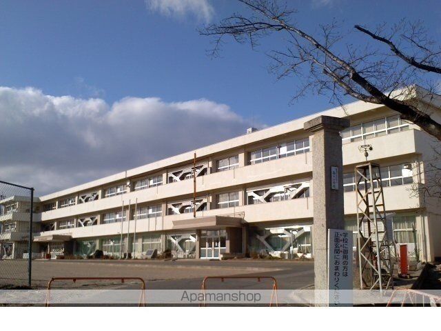 小学校　二本松市立岳下小学校（小学校）まで750m