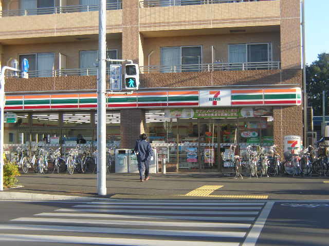 コンビニ　セブンイレブン新座新堀3丁目店（コンビニ）まで611m