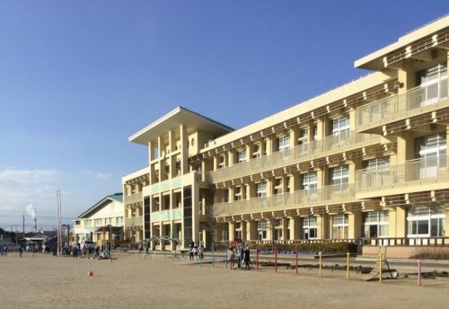 小学校　大分市立大在西小学校（小学校）まで883m