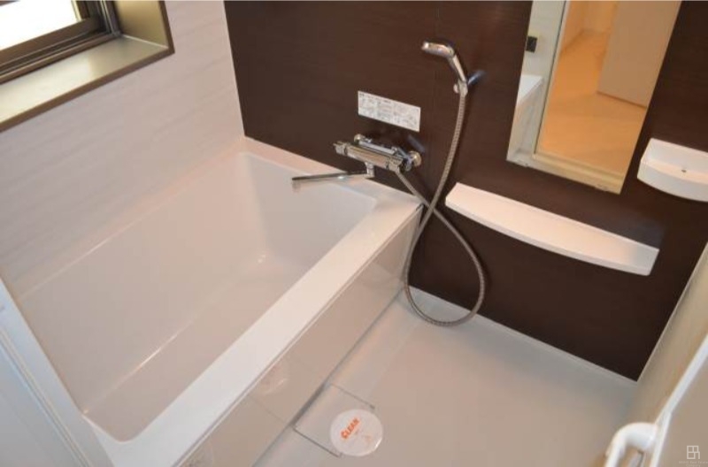 バス・シャワールーム　バスルーム窓付き