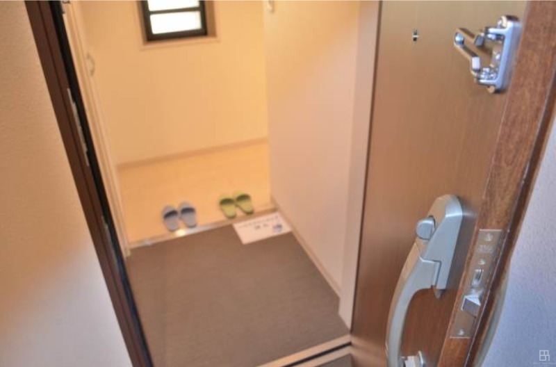 玄関　お部屋へ