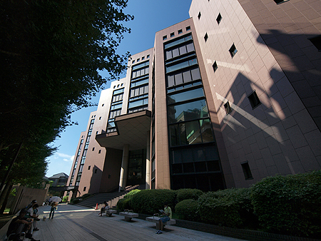 図書館　横浜市中央図書館（図書館）まで1003m