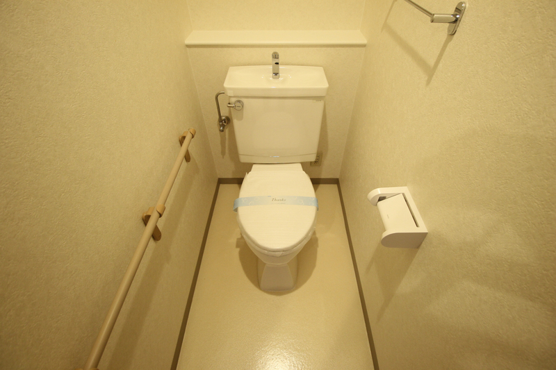 阪急宝塚線 服部天神駅 徒歩10分 9階建 築31年のトイレ写真