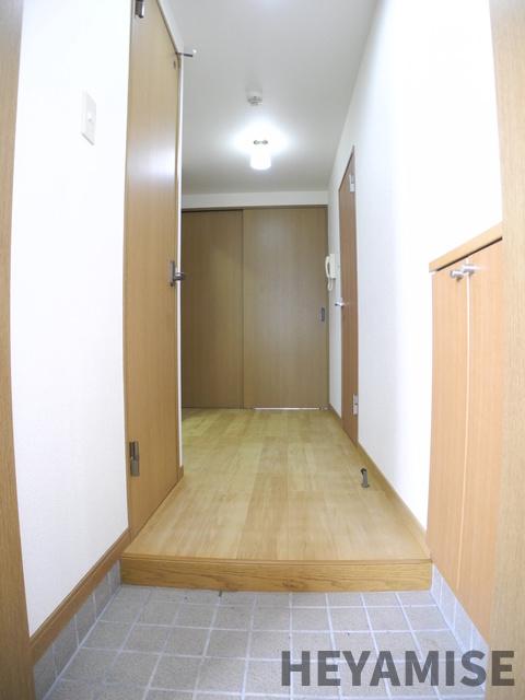 玄関　※同物件の反転間取りのお部屋写真です※