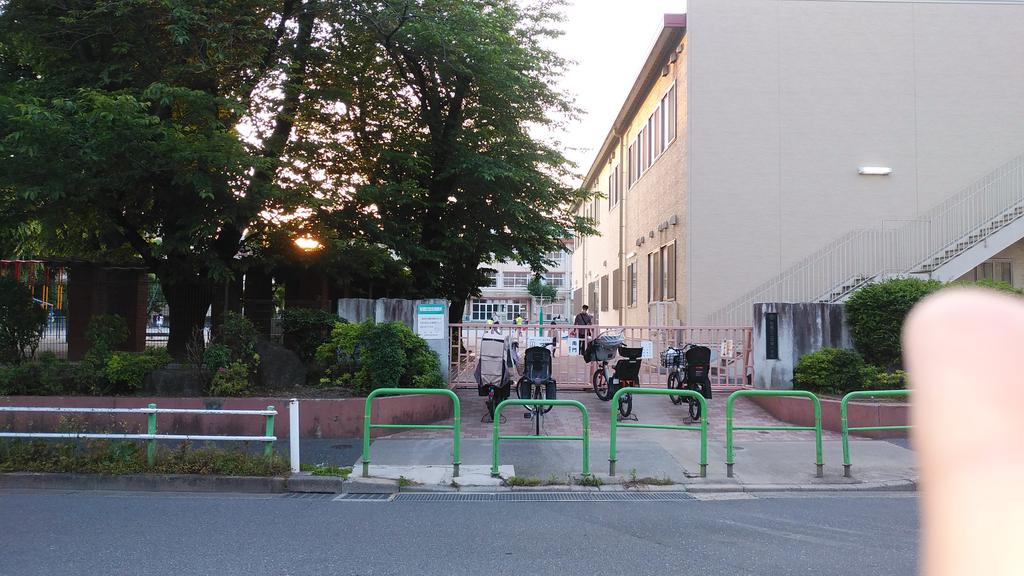 小学校　板橋区立成増小学校（小学校）まで374m