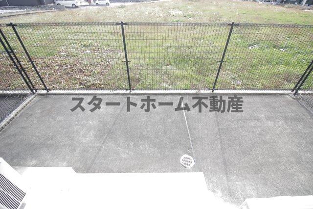 バルコニー　開放的で明るい空間を演出してくれるバルコニーです