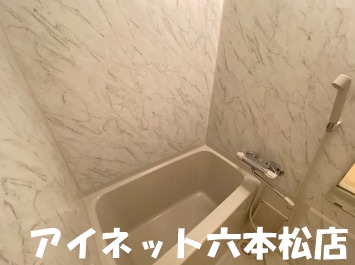 バス・シャワールーム　1日の疲れを流しましょう。